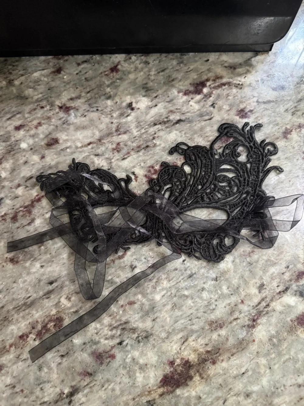 2 pcs Ornate Lace Masquerade Mask - Black & Sliver